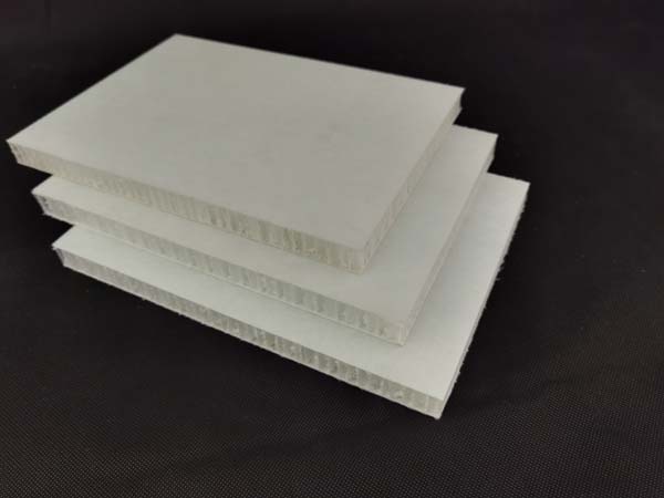 CFRTP蜂窩闆纖維均(jun1)勻分布具有顯著(zhe)力學性能