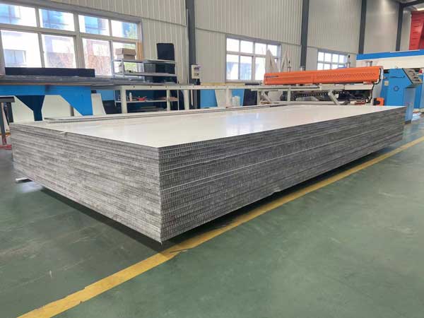 CFRTP材料闆更耐高(gao)溫可與高強度鋼(gang)媲美