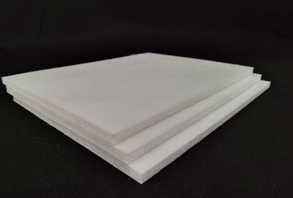 cfrt蒙皮夾層闆取(qǔ)代傳統材料,是實(shi)現車輛輕量化的(de)關鍵